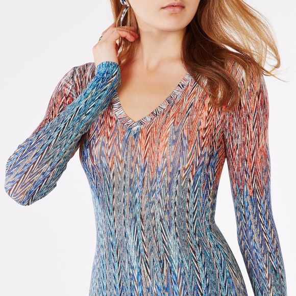 BCBG Tops - BOGO 50%🌷 BCBG Jan Chevron Stripe Long Sleeve Top